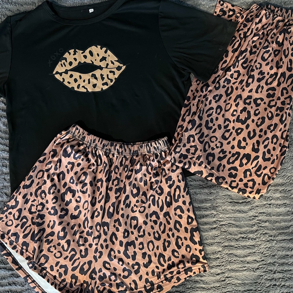 3 piece pajama set - size medium